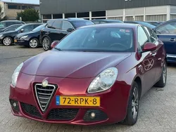 Rood Gebruikt 2011 Alfa Romeo Giulietta Distinctive Hatchback | € 4.450 (Eerlijke prijs)