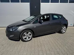 Grijs, metallic lak Gebruikt 2010 Opel Astra Sport Hatchback | € 4.999 (Eerlijke prijs)