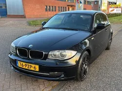 Zwart, metallic lak Gebruikt 2011 BMW 118 Efficient Dynamics Hatchback | € 5.749 (Eerlijke prijs)