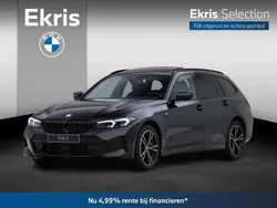 Saphirschwarz metallic (zwart metallic) Gebruikt 2024 BMW 330e Shadowline Stationwagen | € 54.900 (Iets duurder)