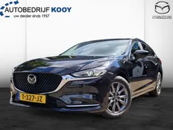 Jet black (zwart metallic) Gebruikt 2023 Mazda 6 Center-Line Stationwagen | € 32.900 (Eerlijke prijs)