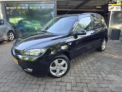 Zwart, metallic lak Gebruikt 2004 Mazda 2 Touring MPV | € 1.999 (Iets duurder)