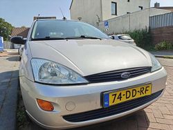 Grijs Gebruikt 1999 Ford Focus Trend Hatchback | € 2.200 (Duur)
