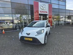 Wit Gebruikt 2022 Toyota Aygo Play Hatchback | € 15.351 (Eerlijke prijs)