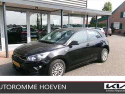 Zwart Gebruikt 2022 Kia Rio Turbo Hatchback | € 17.440 (Eerlijke prijs)