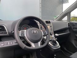 Grijs Gebruikt 2012 Toyota Verso-S Comfort MPV | € 7.944 (Eerlijke prijs)