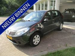 Grijs Gebruikt 2010 Dacia Sandero Ambiance Hatchback | € 2.660 (Eerlijke prijs)