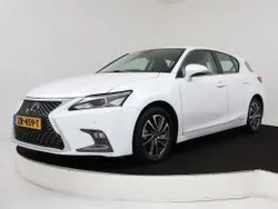 Wit Gebruikt 2019 Lexus CT200h Hatchback | € 21.945 (Eerlijke prijs)