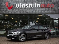 Zwart Gebruikt 2022 BMW 330 Executive Stationwagen | € 31.950 (Goede deal)