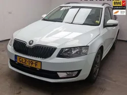 Wit Gebruikt 2016 Skoda Octavia Ambition Stationwagen | € 12.995 (Eerlijke prijs)