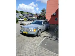 Grijs Gebruikt 1985 Mercedes E230 Stationwagen | € 4.000