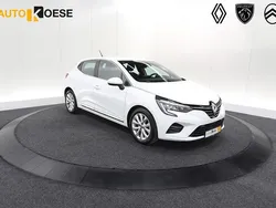 Wit Gebruikt 2023 Renault Clio V Techno Hatchback | € 17.900 (Eerlijke prijs)