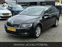 Zwart, metallic lak Gebruikt 2014 Skoda Octavia Business Line Stationwagen | € 6.488 (Eerlijke prijs)