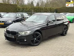 Zwart, metallic lak Gebruikt 2016 BMW 318 Executive Stationwagen | € 15.950 (Eerlijke prijs)