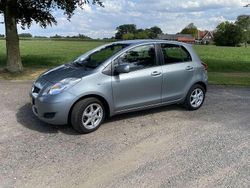 Grijs Gebruikt 2009 Toyota Yaris MPV | € 2.950