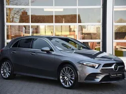 Grijs, metallic lak Gebruikt 2022 Mercedes A250 AMG line Hatchback | € 33.875 (Eerlijke prijs)