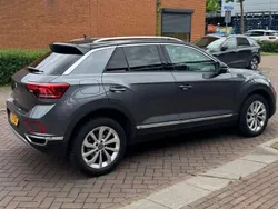 Grijs Gebruikt 2023 VW T-Roc R-line SUV | € 24.999 (Eerlijke prijs)