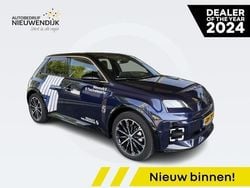 Nachtblauw met dak in sterzwar Gebruikt 2024 Renault R5 Iconic Hatchback | € 30.995 (Eerlijke prijs)