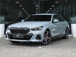 Grijs Nieuw 2025 BMW i5 M Sport Sedan | € 85.574 (Eerlijke prijs)