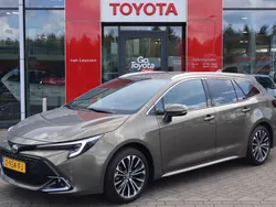 Groen Gebruikt 2024 Toyota Corolla Hybrid Stationwagen | € 32.400