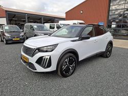 Wit (parellak) Gebruikt 2024 Peugeot e-2008 GT SUV | € 29.950 (Iets duurder)
