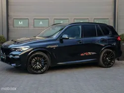 Zwart, metallic lak Gebruikt 2020 BMW X5 M Sport SUV | € 62.740 (Goede deal)