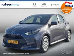 Grijs Gebruikt 2023 Toyota Yaris Hybrid Active Hatchback | € 21.450 (Eerlijke prijs)