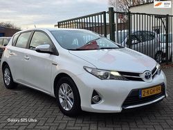 Wit Gebruikt 2013 Toyota Auris Hatchback | € 9.999 (Eerlijke prijs)