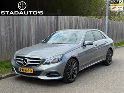 Grijs, metallic lak Gebruikt 2013 Mercedes E200 Ambition Sedan | € 16.950 (Goede deal)