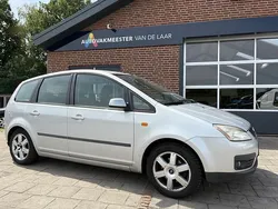 Zilver, metallic lak Gebruikt 2004 Ford C-MAX Futura MPV | € 999 (Goede deal)