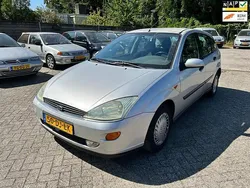 Grijs Gebruikt 1999 Ford Focus Ghia Hatchback | € 950 (Goede deal)