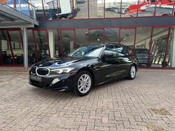 Zwart Gebruikt 2023 BMW 320e Stationwagen | € 33.950 (Goede deal)