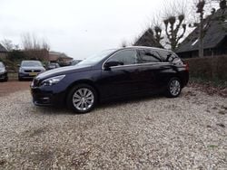 Blauw, metallic lak Gebruikt 2018 Peugeot 308 Premium Stationwagen | € 19.200