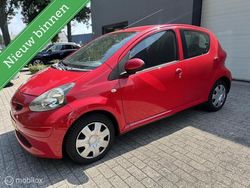 Rood Gebruikt 2005 Toyota Aygo Hatchback | € 1.999 (Eerlijke prijs)