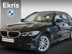 Zwart, metallic lak Gebruikt 2020 BMW 320 Executive Stationwagen | € 31.900 (Eerlijke prijs)