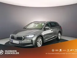 Grijs Gebruikt 2024 Skoda Octavia Business Line Stationwagen | € 34.900