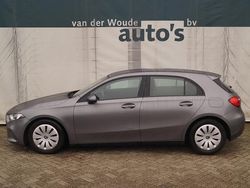 Grijs (metallic) Gebruikt 2020 Mercedes A160 Hatchback | € 18.900 (Iets duurder)