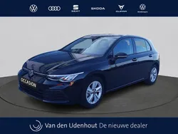 Zwart Gebruikt 2023 VW Golf VIII Life Hatchback | € 24.450 (Eerlijke prijs)