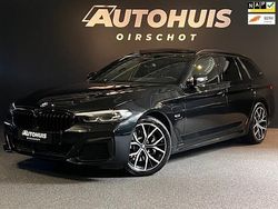 Zwart Gebruikt 2022 BMW 530e Executive Stationwagen | € 43.990 (Eerlijke prijs)