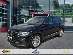 Zwart Gebruikt 2022 VW Tiguan Life SUV | € 31.500 (Eerlijke prijs)