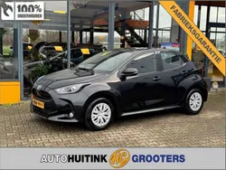 Zwart, metallic lak Gebruikt 2024 Toyota Yaris Hybrid Active Hatchback | € 22.790 (Eerlijke prijs)