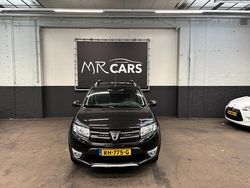 Zwart Gebruikt 2014 Dacia Sandero Lauréate Hatchback | € 4.750 (Eerlijke prijs)