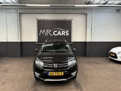 Zwart Gebruikt 2014 Dacia Sandero Lauréate Hatchback | € 4.750 (Eerlijke prijs)