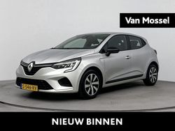 Grijs Gebruikt 2023 Renault Clio V Equilibre Hatchback | € 15.935 (Eerlijke prijs)