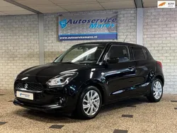 Zwart, metallic lak Gebruikt 2020 Suzuki Swift Hatchback | € 17.500 (Eerlijke prijs)
