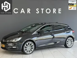 Zwart, metallic lak Gebruikt 2018 Opel Astra Executive Hatchback | € 12.950 (Eerlijke prijs)