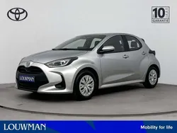 Grijs Gebruikt 2024 Toyota Yaris Hybrid Active Hatchback | € 23.445 (Eerlijke prijs)