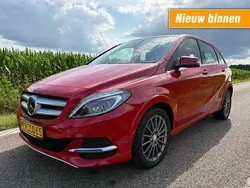 Rood Gebruikt 2015 Mercedes B250e MPV | € 12.750 (Eerlijke prijs)