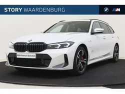 Alpinweiss Gebruikt 2024 BMW 320e M Sport Stationwagen | € 42.850 (Goede deal)