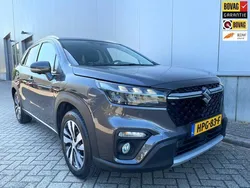 Grijs, metallic lak Gebruikt 2022 Suzuki SX4 S-Cross SUV | € 23.850 (Eerlijke prijs)